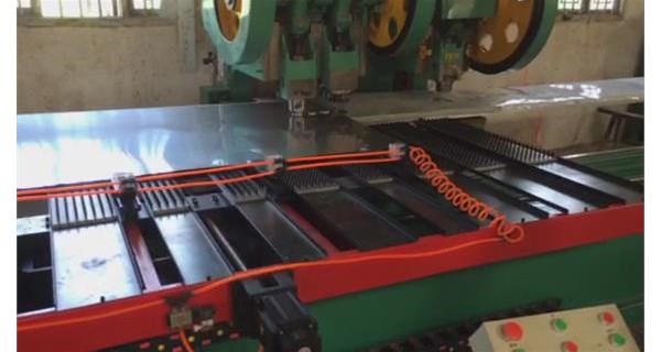 數(shù)控送料機(jī)的定義及使用特點(diǎn)