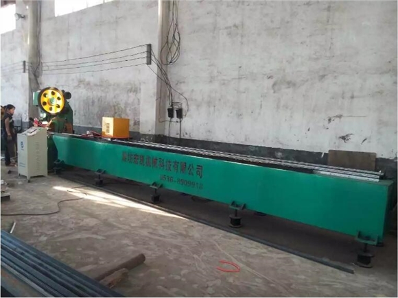 角鋼數(shù)控送料機